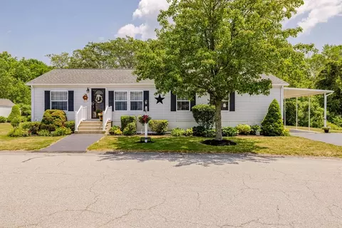 20 Blackbird Ct, Tiverton, RI 02878