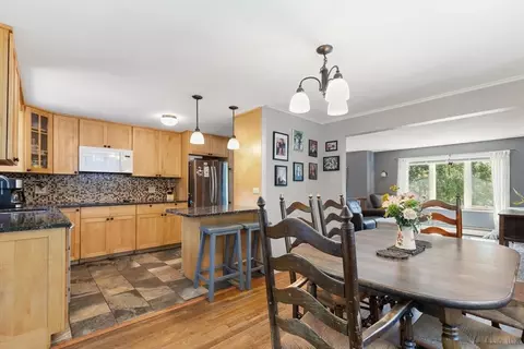 Dining - 5 Paradise Rd, Beverly, MA 01915 photo 4 of 4