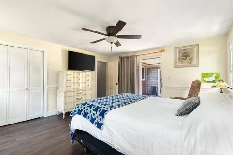 Bedroom - 5 Paradise Rd, Beverly, MA 01915 photo 2 of 5