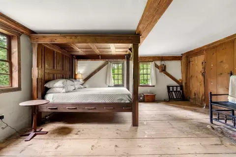 Bedroom - 11 Lincoln St, Gloucester, MA 01930 photo 5 of 6