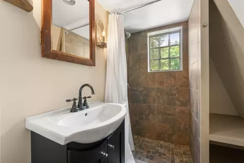 Bath - 11 Lincoln St, Gloucester, MA 01930 photo 3 of 3