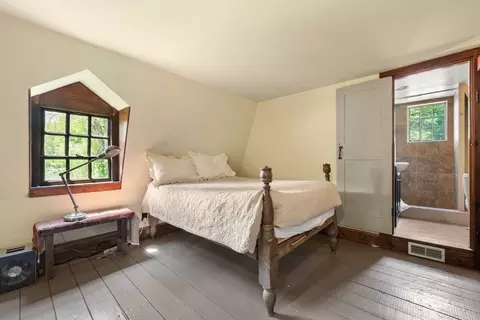 Bedroom - 11 Lincoln St, Gloucester, MA 01930 photo 6 of 6
