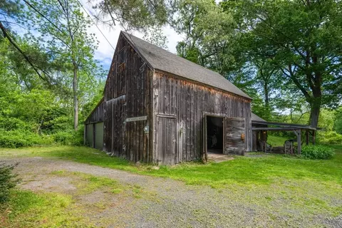 Exterior - 11 Lincoln St, Gloucester, MA 01930 photo 5 of 11