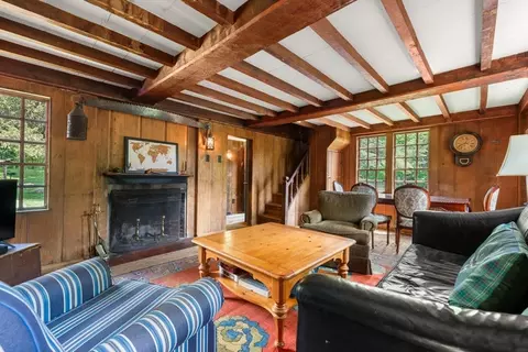 Living - 11 Lincoln St, Gloucester, MA 01930 photo 1 of 4
