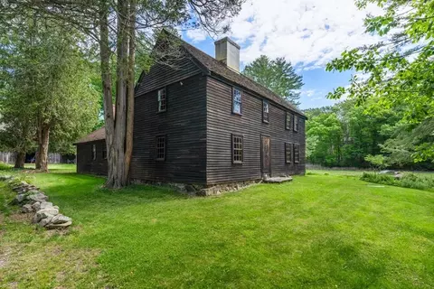 Exterior - 11 Lincoln St, Gloucester, MA 01930 photo 2 of 11
