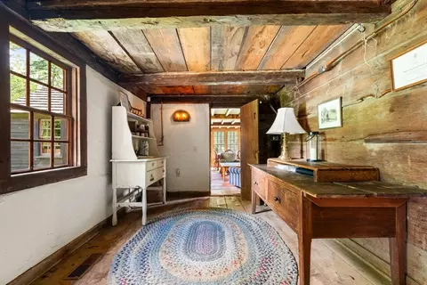 Entry Way - 11 Lincoln St, Gloucester, MA 01930 photo 2 of 4