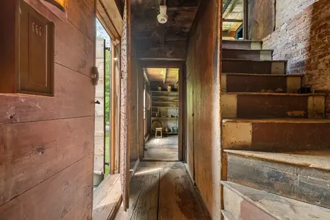 Entry Way - 11 Lincoln St, Gloucester, MA 01930 photo 4 of 4
