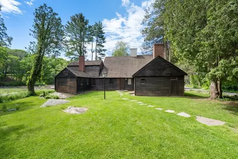 Exterior - 11 Lincoln St, Gloucester, MA 01930 photo 4 of 11