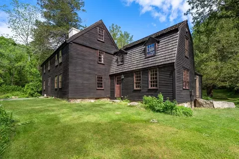 Exterior - 11 Lincoln St, Gloucester, MA 01930 photo 1 of 11