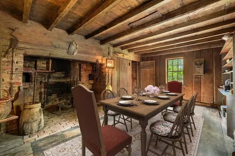 Dining - 11 Lincoln St, Gloucester, MA 01930 photo 1 of 1