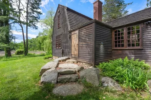Exterior - 11 Lincoln St, Gloucester, MA 01930 photo 3 of 11