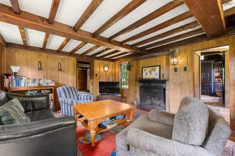 Living - 11 Lincoln St, Gloucester, MA 01930 photo 2 of 4