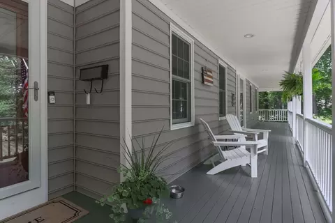Exterior - 4 Upton St, Dunstable, MA 01827 photo 3 of 8