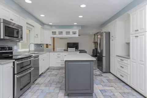 Kitchen - 4 Upton St, Dunstable, MA 01827 photo 3 of 5