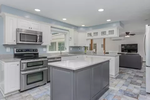 Kitchen - 4 Upton St, Dunstable, MA 01827 photo 2 of 5