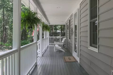 Exterior - 4 Upton St, Dunstable, MA 01827 photo 5 of 8
