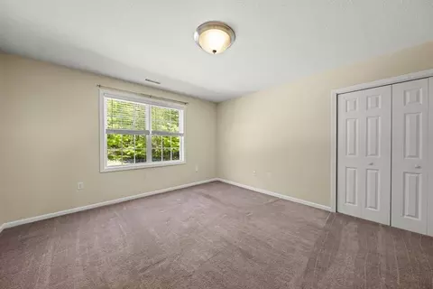Bedroom - 1507 E Mountain Rd, Westfield, MA 01085 photo 3 of 6