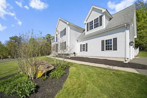 Exterior - 1507 E Mountain Rd, Westfield, MA 01085 photo 1 of 3