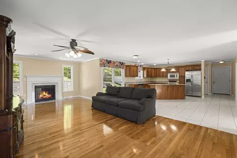 Living - 1507 E Mountain Rd, Westfield, MA 01085 photo 2 of 6
