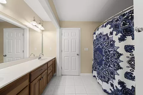 Bath - 1507 E Mountain Rd, Westfield, MA 01085 photo 1 of 3
