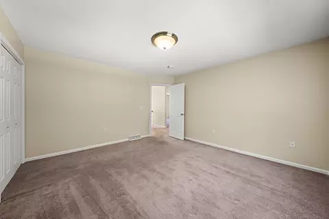 Bedroom - 1507 E Mountain Rd, Westfield, MA 01085 photo 4 of 6