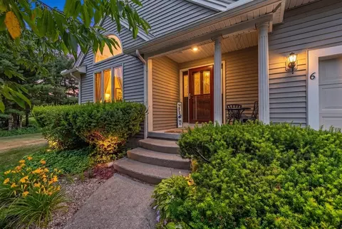 6 Carriage Dr, Palmer, MA 01069