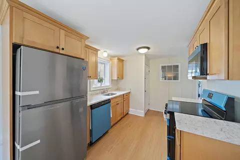 Kitchen - 196 South St #A, Hingham, MA 02043 photo 3 of 3