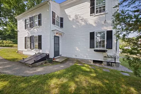 Exterior - 196 South St #A, Hingham, MA 02043 photo 2 of 3