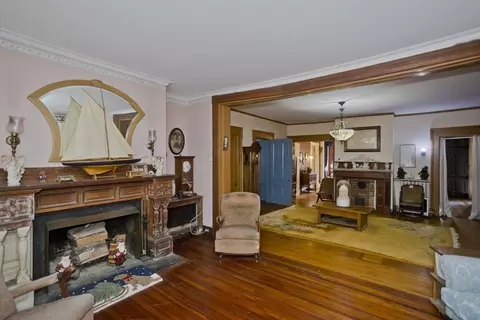 Living - 2 Crescent Hl, Springfield, MA 01105 photo 3 of 7
