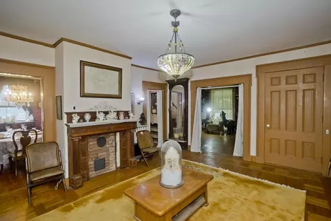Living - 2 Crescent Hl, Springfield, MA 01105 photo 2 of 7
