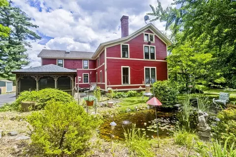 Exterior - 2 Crescent Hl, Springfield, MA 01105 photo 4 of 5