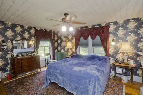 Bedroom - 2 Crescent Hl, Springfield, MA 01105 photo 1 of 4