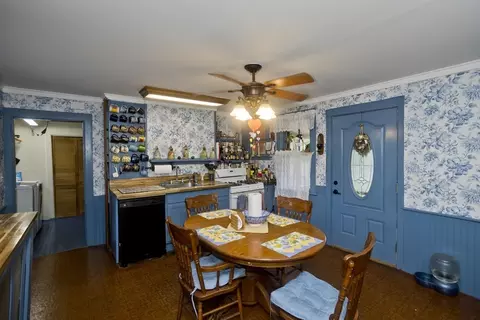 Dining - 2 Crescent Hl, Springfield, MA 01105 photo 1 of 3