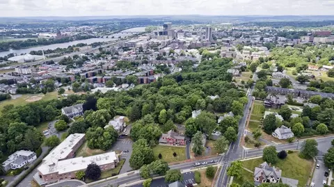 View/Area - 2 Crescent Hl, Springfield, MA 01105 photo 2 of 2