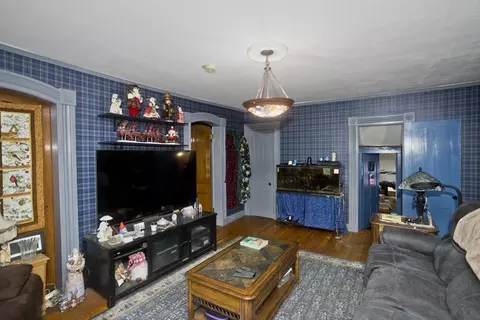 Living - 2 Crescent Hl, Springfield, MA 01105 photo 7 of 7