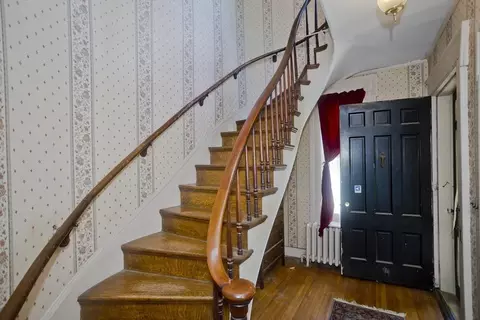 Entry Way - 2 Crescent Hl, Springfield, MA 01105 photo 1 of 2