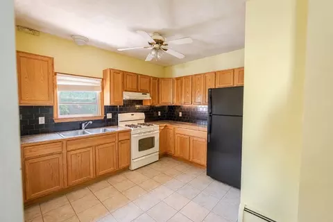 552 Alden St, Fall River, MA 02723 photo 4