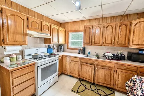 552 Alden St, Fall River, MA 02723 photo 3
