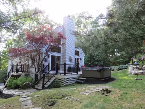 Exterior - 14 Circle Dr, Dudley, MA 01571 photo 2 of 10