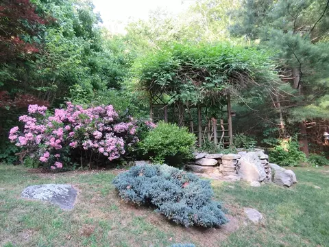 Exterior - 14 Circle Dr, Dudley, MA 01571 photo 5 of 10