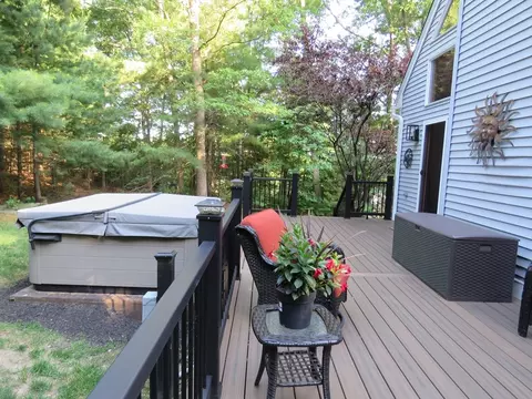 Exterior - 14 Circle Dr, Dudley, MA 01571 photo 8 of 10
