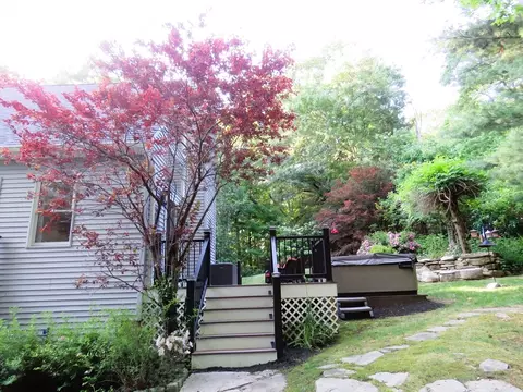 Exterior - 14 Circle Dr, Dudley, MA 01571 photo 6 of 10