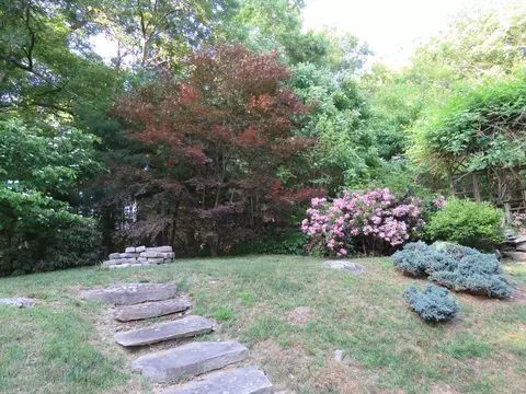 Exterior - 14 Circle Dr, Dudley, MA 01571 photo 4 of 10