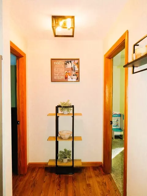 Entry Way - 14 Circle Dr, Dudley, MA 01571 photo 2 of 4