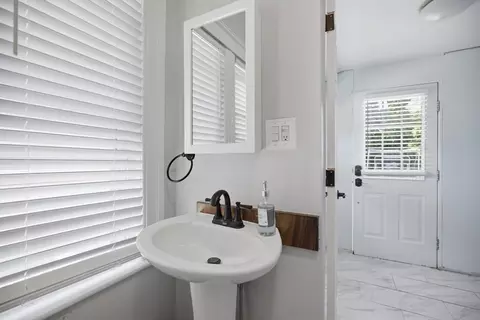 Bath - 52 Eagle Rd, Worcester, MA 01605 photo 1 of 4