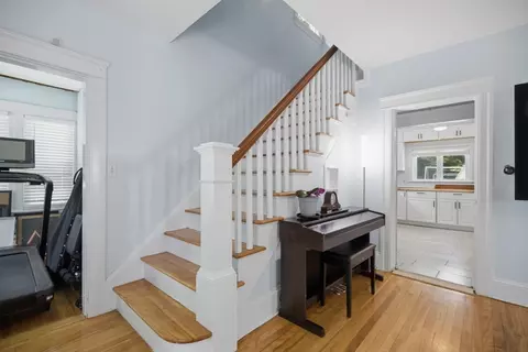 Entry Way - 52 Eagle Rd, Worcester, MA 01605 photo 4 of 6
