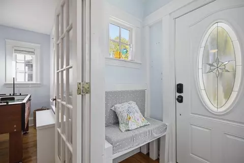 Entry Way - 52 Eagle Rd, Worcester, MA 01605 photo 3 of 6