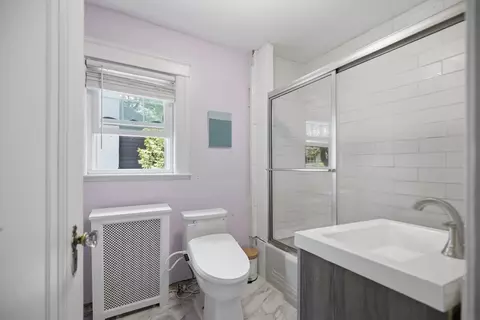 Bath - 52 Eagle Rd, Worcester, MA 01605 photo 4 of 4