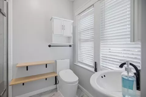 Bath - 52 Eagle Rd, Worcester, MA 01605 photo 3 of 4