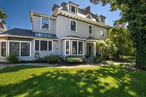 49 Hawthorn St, New Bedford, MA 02740